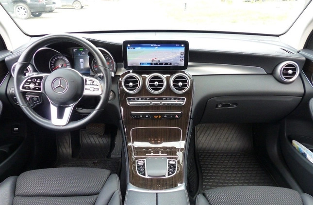 Mercedes-Benz GLC cena 159999 przebieg: 84000, rok produkcji 2019 z Środa Wielkopolska małe 301